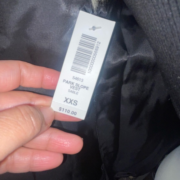 ARITZIA (Talula Park Slope Faux Fur Vest ) - Picture 3 of 10